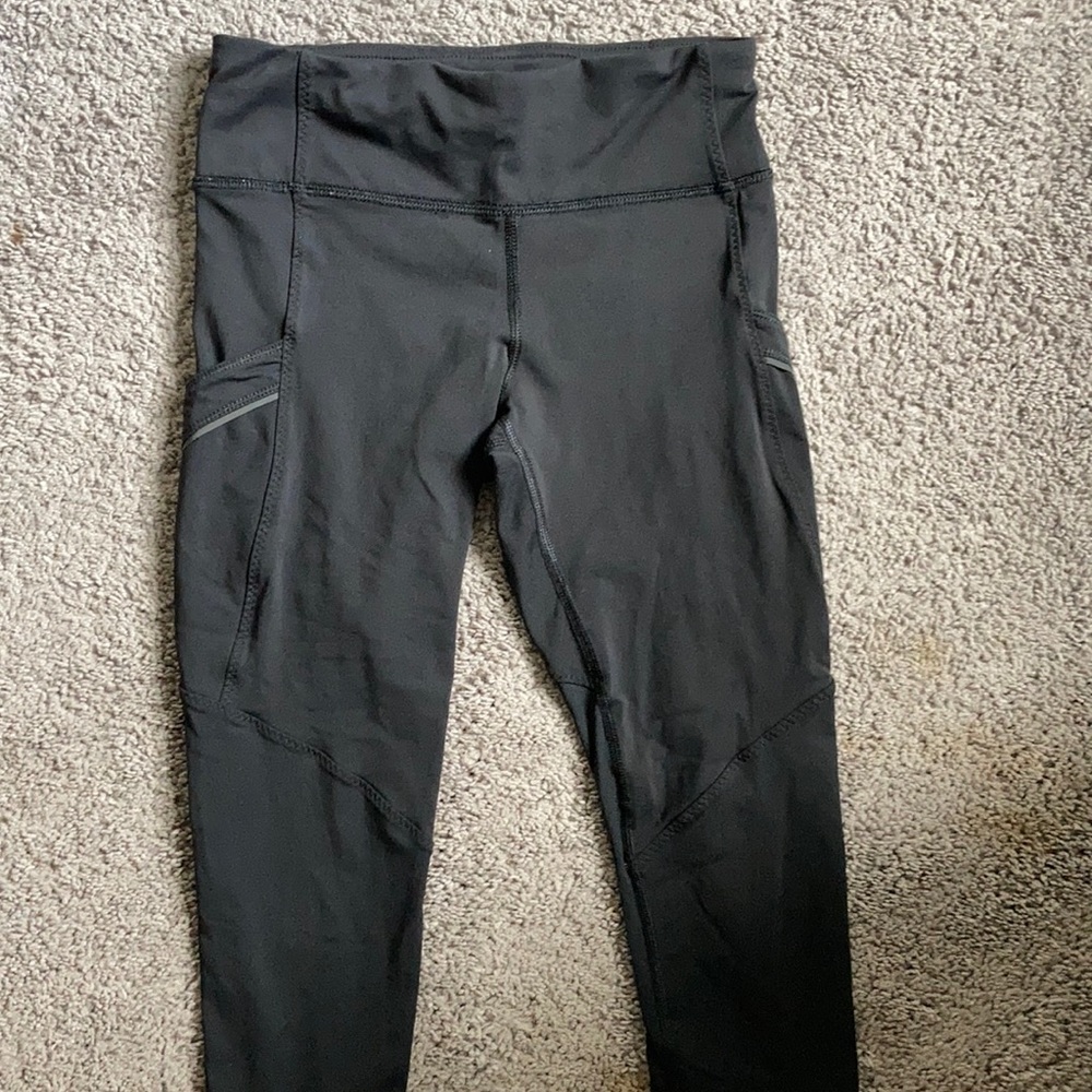 Lightly used lululemon cropped leggings!